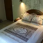 De Monthéard Bed & Breakfast *